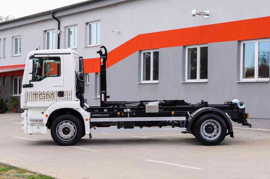 MAN TGM 18.250 - NOVÝ HÁKOVÝ NOSIČ KONTEJNERŮ CHARVÁT EU6 - foto 85