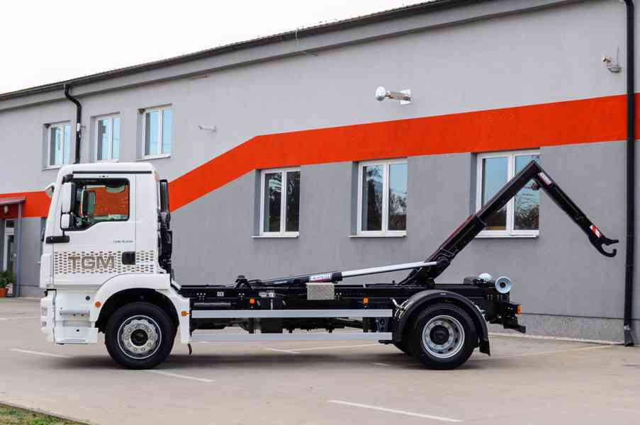 MAN TGM 18.250 - NOVÝ HÁKOVÝ NOSIČ KONTEJNERŮ CHARVÁT EU6 - foto 96