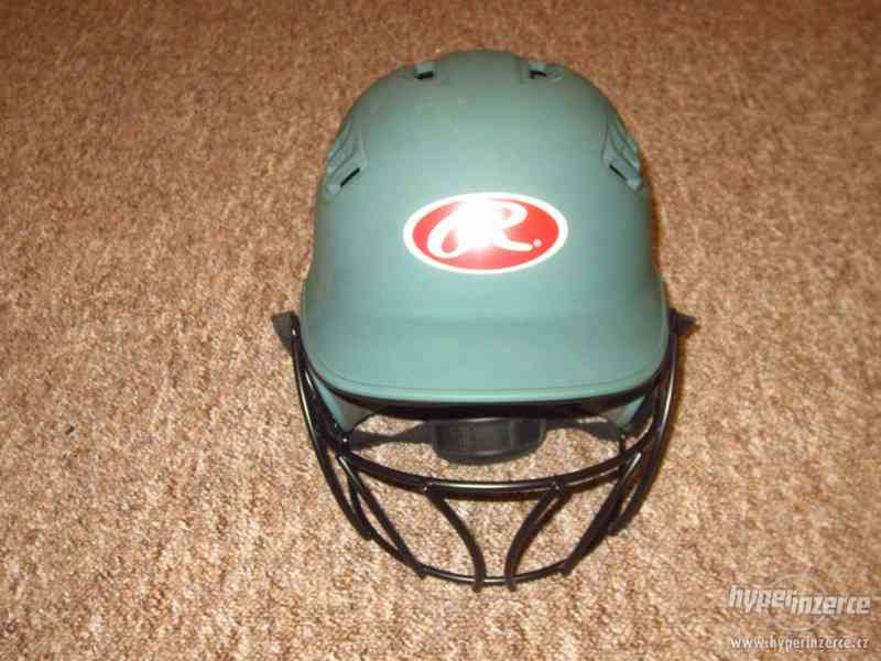 Baseballová helma Rawlings s mřížkou, zánovní. - foto 1