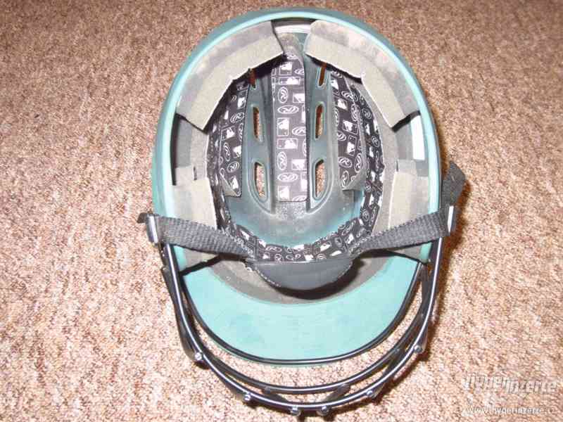 Baseballová helma Rawlings s mřížkou, zánovní. - foto 2