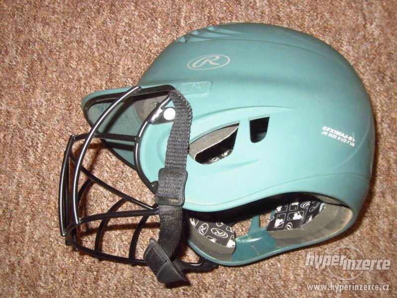 Baseballová helma Rawlings s mřížkou, zánovní. - foto 4