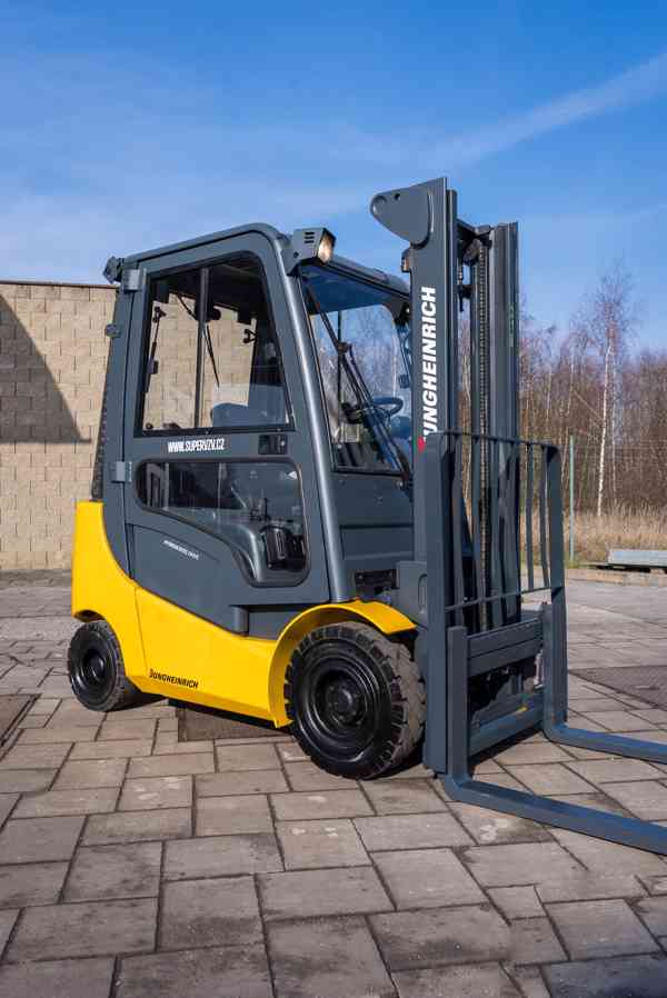 Vysokozdvižný vozík Jungheinrich TFG 316 - foto 1