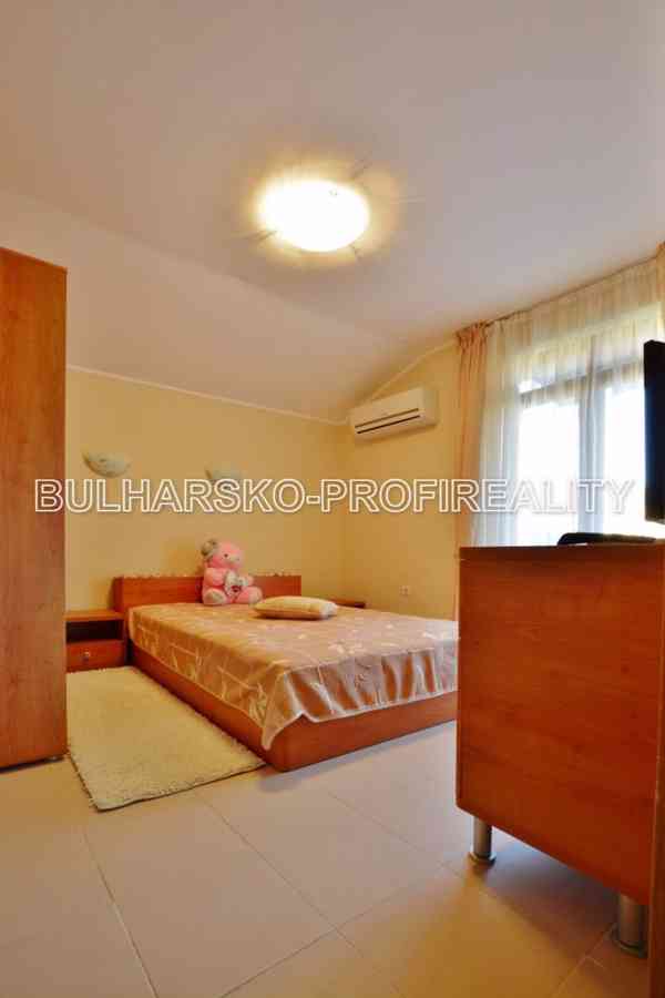 Bulharsko-PROSTORNÝ DVOUPODLAŽNÍ DŮM 4+kk (151 m²)  - foto 13