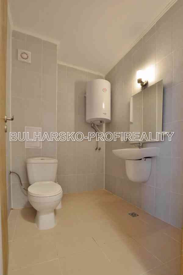 Bulharsko-PROSTORNÝ DVOUPODLAŽNÍ DŮM 4+kk (151 m²)  - foto 8