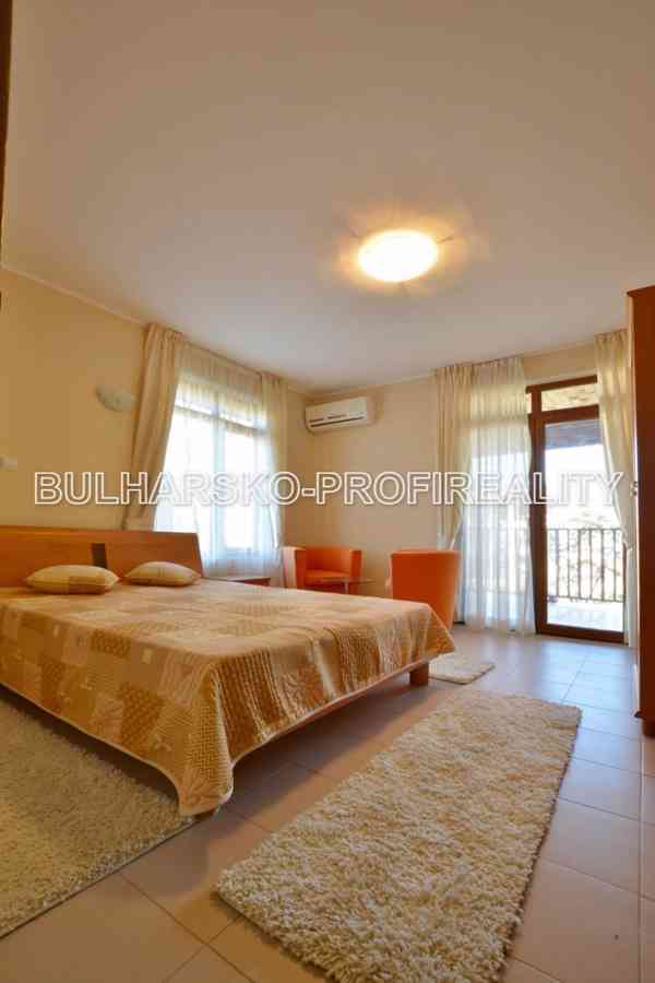 Bulharsko-PROSTORNÝ DVOUPODLAŽNÍ DŮM 4+kk (151 m²)  - foto 11