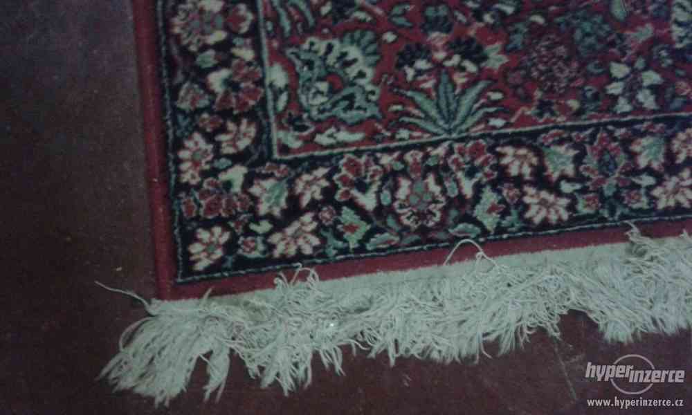 prodám starožitný velký bordo  koberec zámecký vzor - foto 2