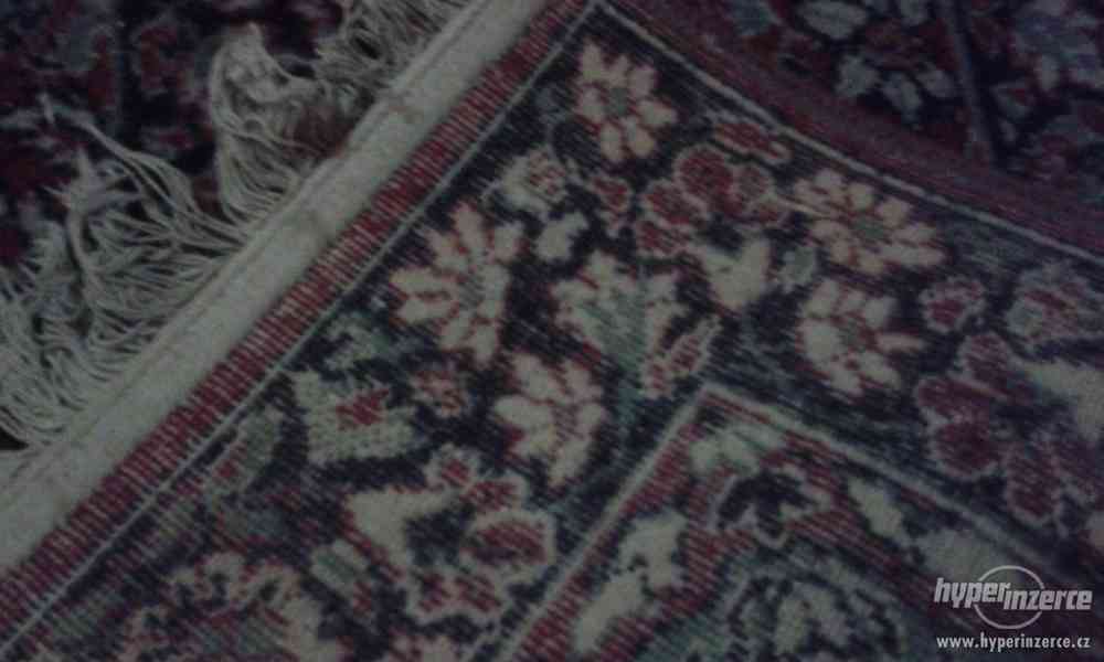 prodám starožitný velký bordo  koberec zámecký vzor - foto 5