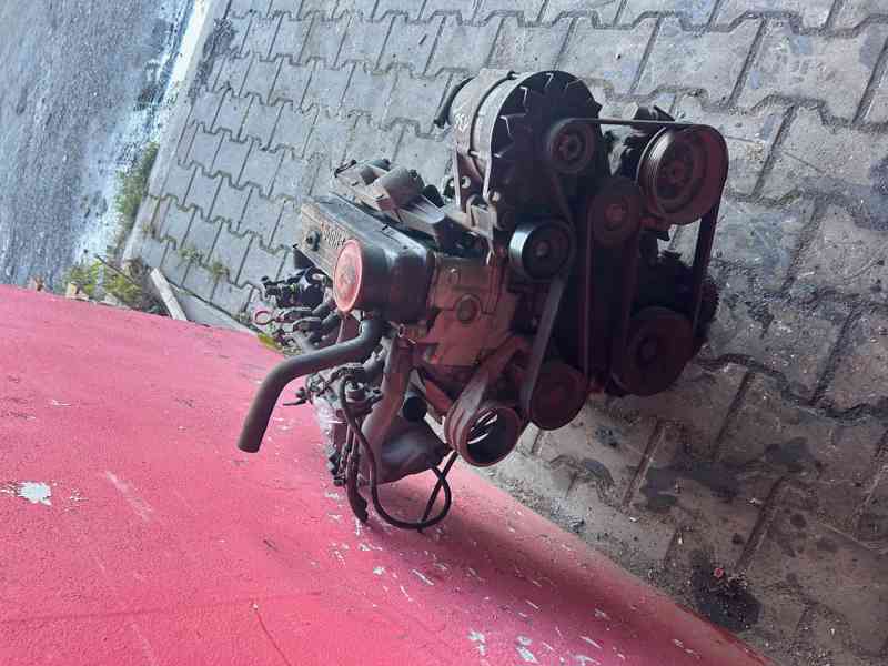 Motor 1,3 MPI Škoda Felicia 781.136M kompletní - foto 2