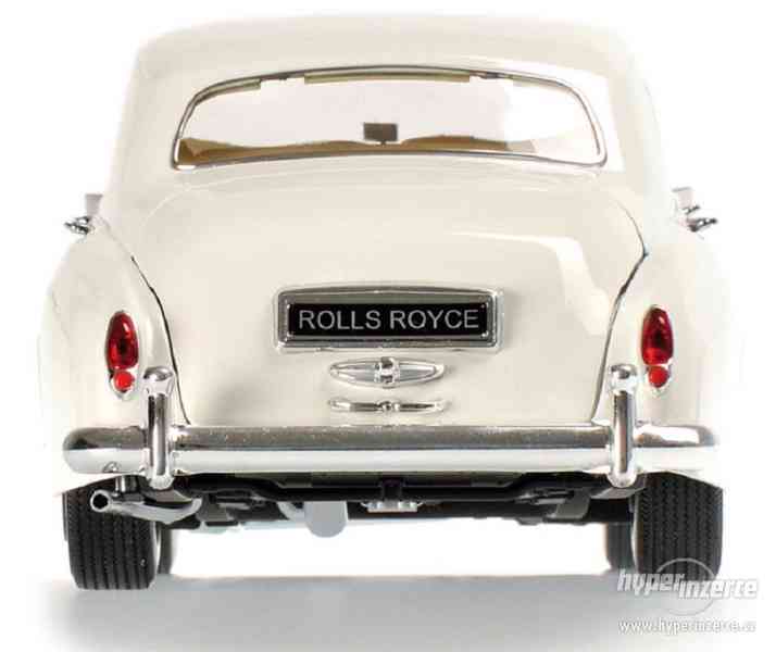 Model Rolls-Royce Silver Cloud II 1960 1:18 Minichamps - foto 4