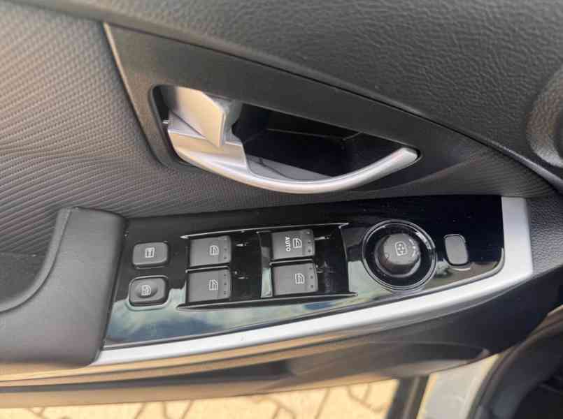 Ssangyong Korando 2.0 XGi 4x4 benzín 110kw - foto 9