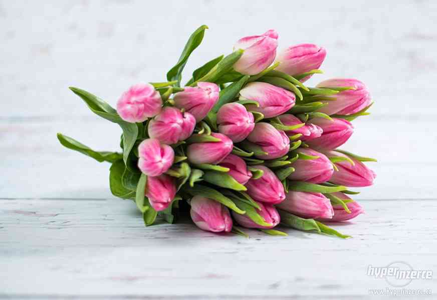 Krásné čerstvé květiny jako dárek - foto 5