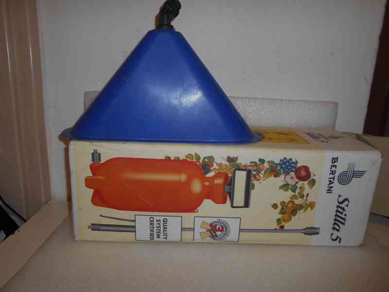 Zahradnické ruční  nářadí. - foto 19