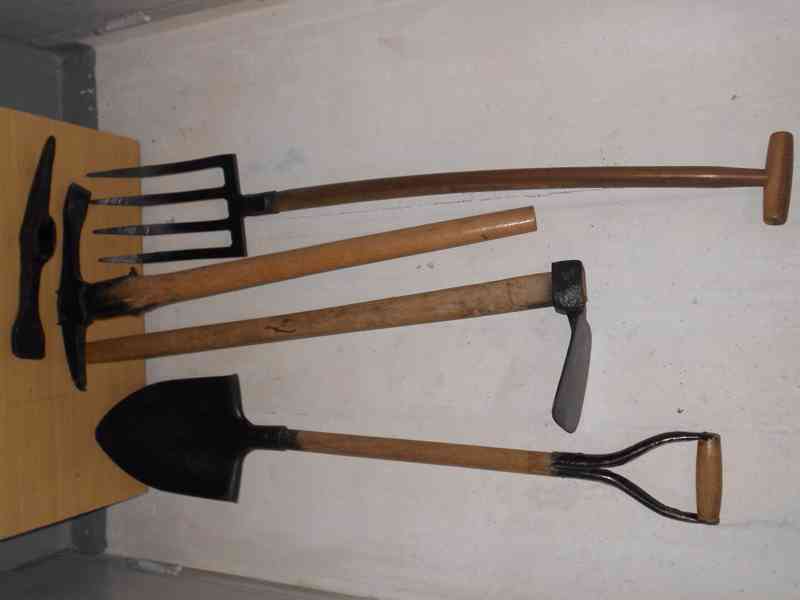 Zahradnické ruční  nářadí. - foto 7