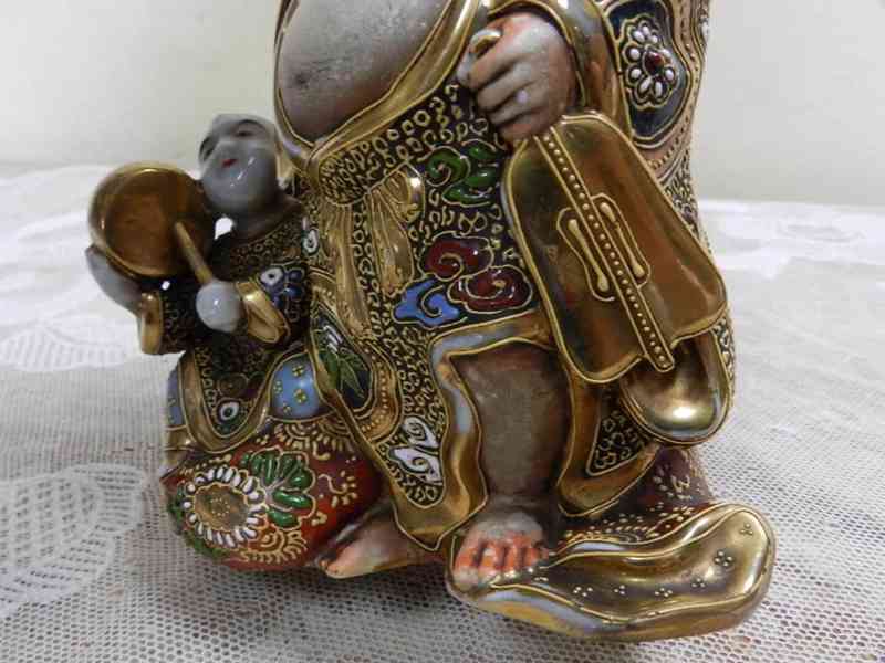 Luxusní Japonská bohatě zdobená soška Bůh Bůžek Satsuma - foto 3