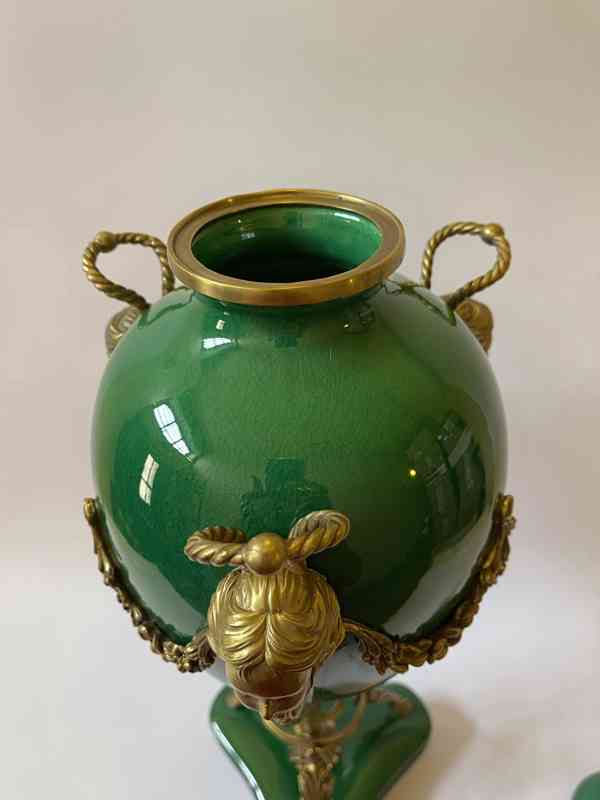 Porcelánová váza s mosaznou figurální montáží - foto 4