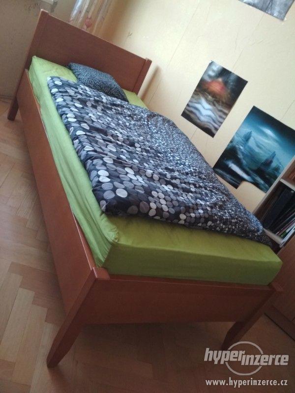 Dvě bytelné jednolůžkové postele 210 cm - foto 1