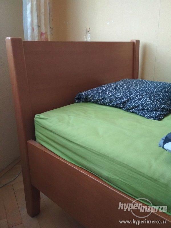 Dvě bytelné jednolůžkové postele 210 cm - foto 2
