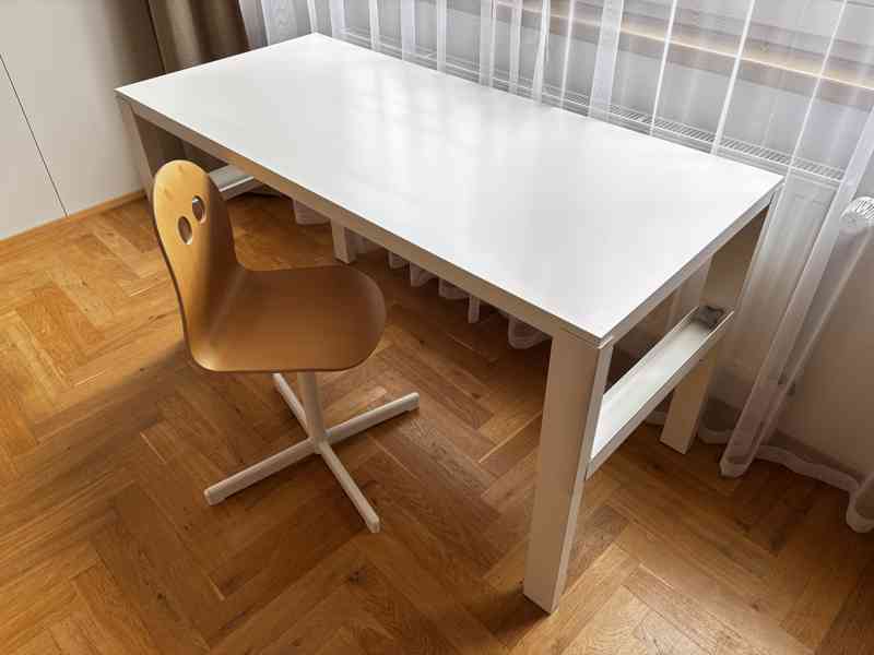 Nastavitelný psací stůl a židle IKEA - foto 2