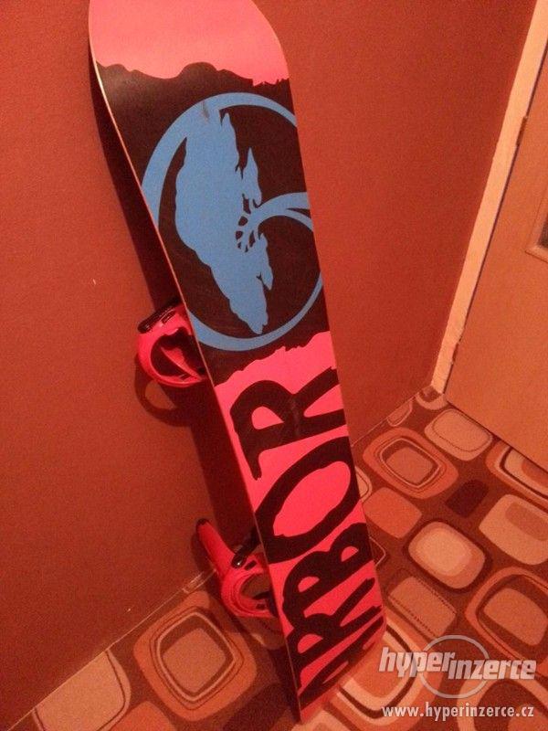 Snowboard Arbor + vázání K2 formula - foto 2