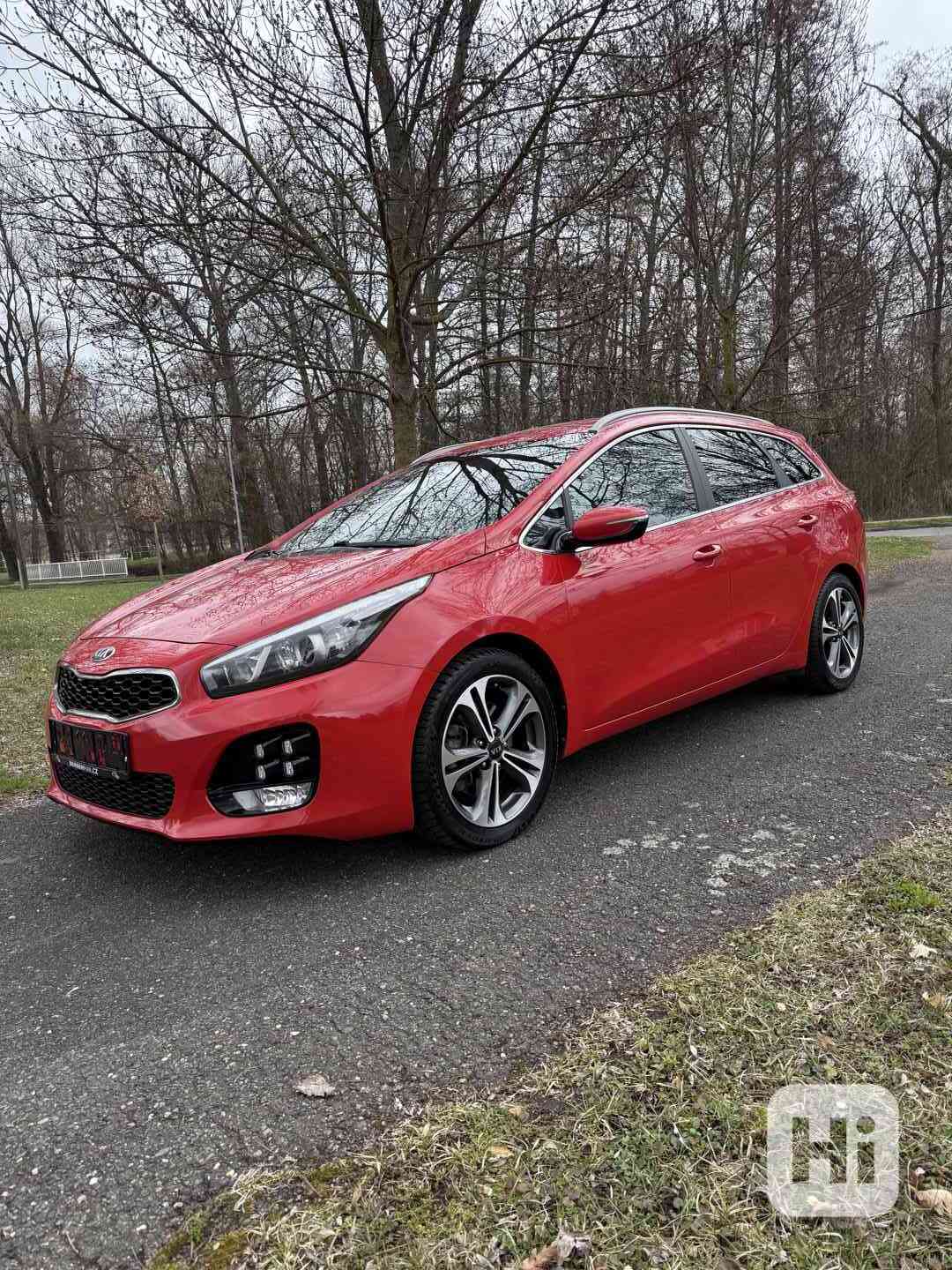 Kia Ceed Combi SW 1.6 CRDI 100Kw GT- LINE - foto 1