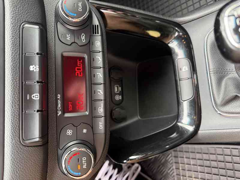 Kia Ceed Combi SW 1.6 CRDI 100Kw GT- LINE - foto 19