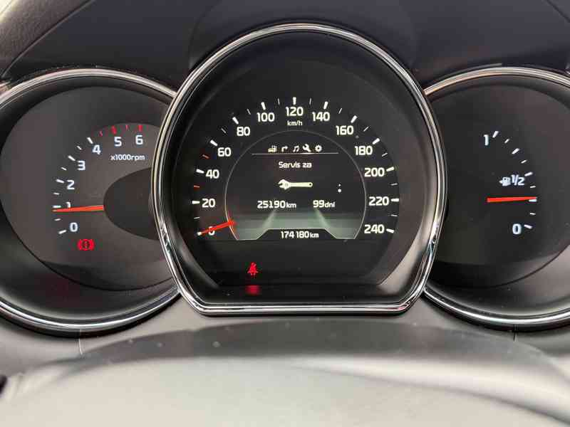 Kia Ceed Combi SW 1.6 CRDI 100Kw GT- LINE - foto 13