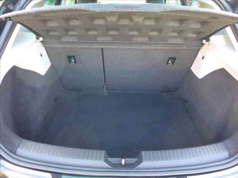 Seat Leon 2,0 TDI 110KW FR LED 1.MAJ - foto 8