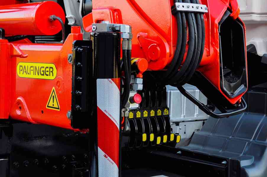 6X4 MAN TGS 33.400 HÁKOVÝ NOSIČ KONTEJNERŮ HYDRAULICKÁ RUKA - foto 17