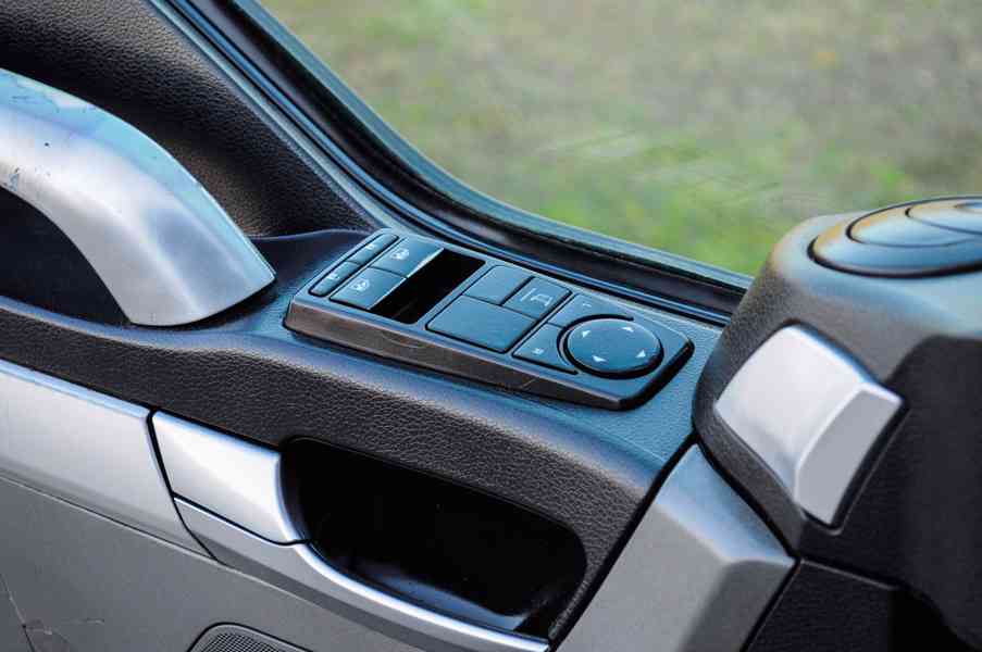 6X4 MAN TGS 33.400 HÁKOVÝ NOSIČ KONTEJNERŮ HYDRAULICKÁ RUKA - foto 59