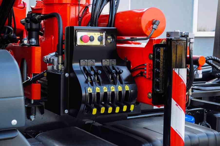 6X4 MAN TGS 33.400 HÁKOVÝ NOSIČ KONTEJNERŮ HYDRAULICKÁ RUKA - foto 46