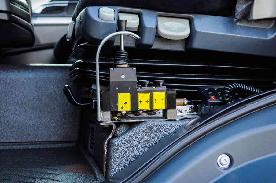 6X4 MAN TGS 33.400 HÁKOVÝ NOSIČ KONTEJNERŮ HYDRAULICKÁ RUKA - foto 58