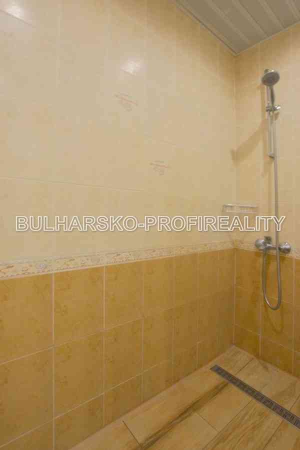 Bulharsko- EXKLUZIVNÍ 2+kk (67 m²) | VÝHLED NA BAZÉN | 450 m - foto 12