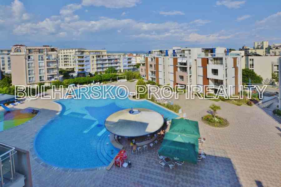 Bulharsko- EXKLUZIVNÍ 2+kk (67 m²) | VÝHLED NA BAZÉN | 450 m - foto 18