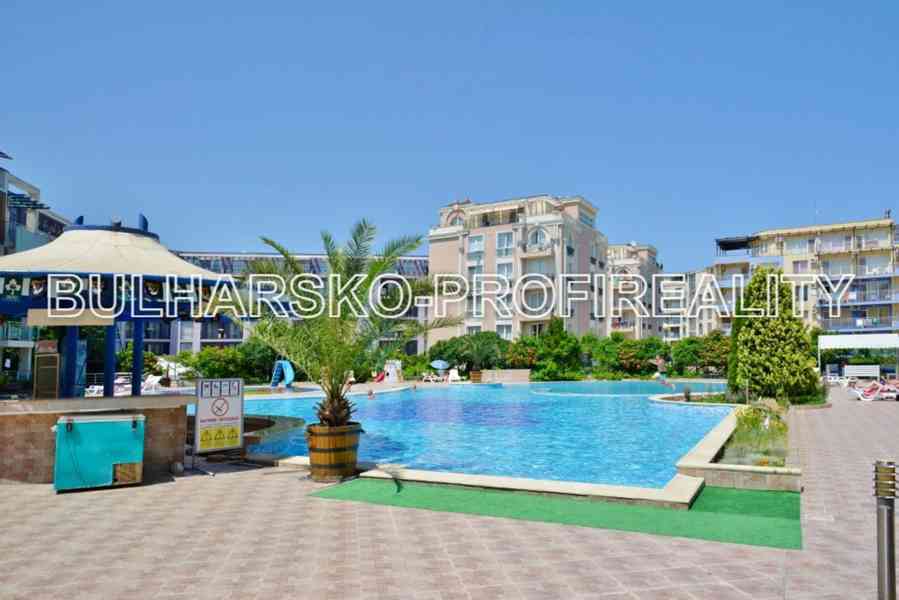 Bulharsko- EXKLUZIVNÍ 2+kk (67 m²) | VÝHLED NA BAZÉN | 450 m - foto 19