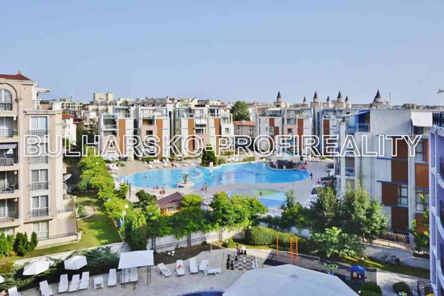 Bulharsko- EXKLUZIVNÍ 2+kk (67 m²) | VÝHLED NA BAZÉN | 450 m - foto 17