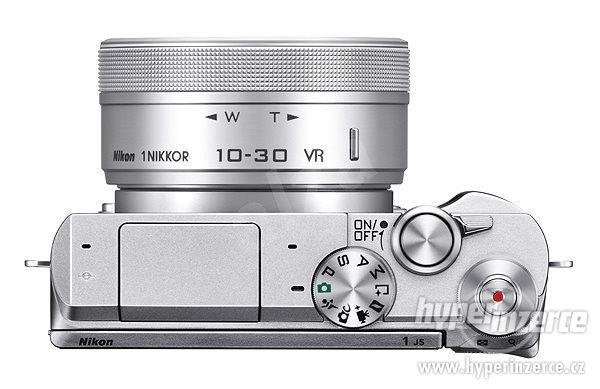 Kompaktní fotoaparát Nikon 1 J5 stříbrný 20.8Mpx slevněný - foto 4