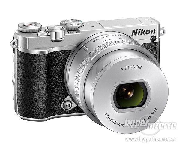 Kompaktní fotoaparát Nikon 1 J5 stříbrný 20.8Mpx slevněný - foto 5