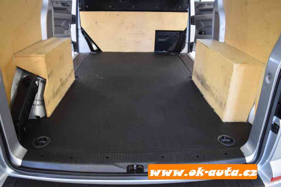 Volkswagen Transporter 2.0 TDI DSG 110 kW 5 DVEŘÍ 2022 - foto 13