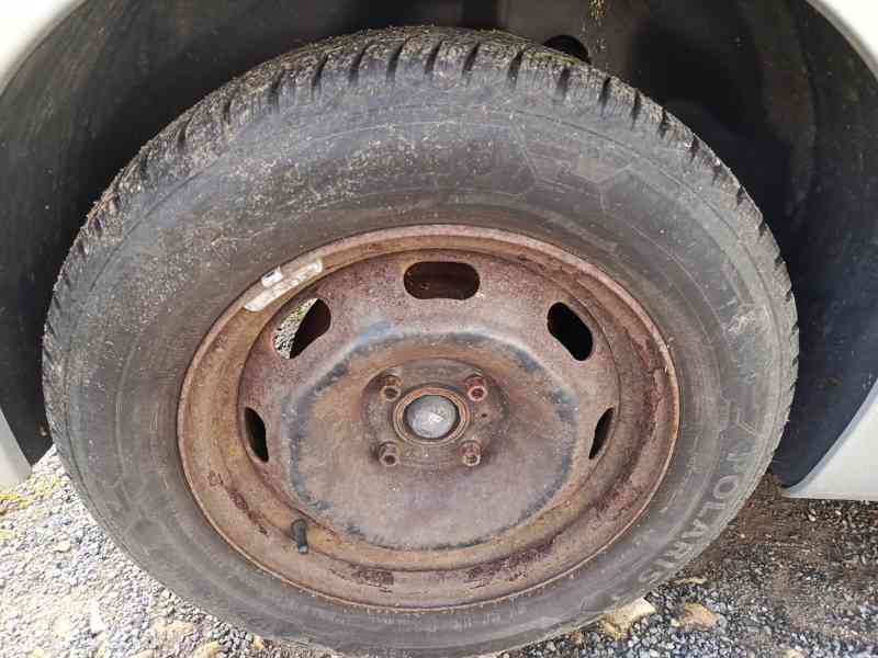 Prodám zimní kola 195/65R15 6Jx15 ET27 Peugeot 307 - foto 3