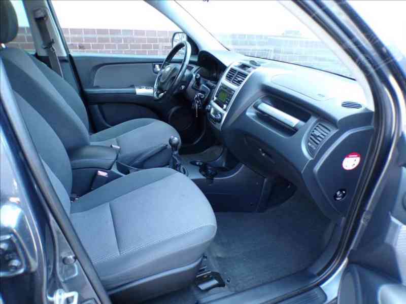 Kia Sportage 2,0 16V - foto 12