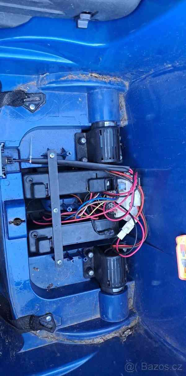 Dětské elektrické auto,na opravu baterie jsou v pořádku.Vyzv - foto 4