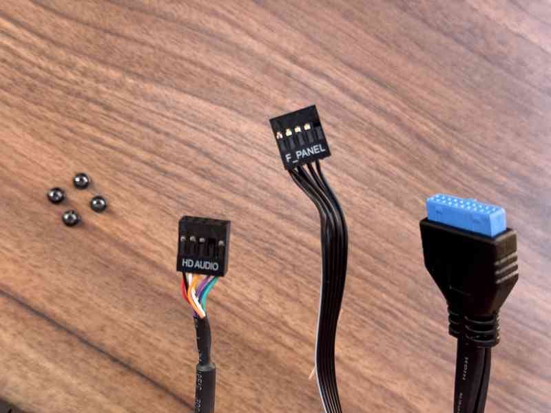 Počítačová skříň HYTE Revolt 3, v černé barvě - foto 14