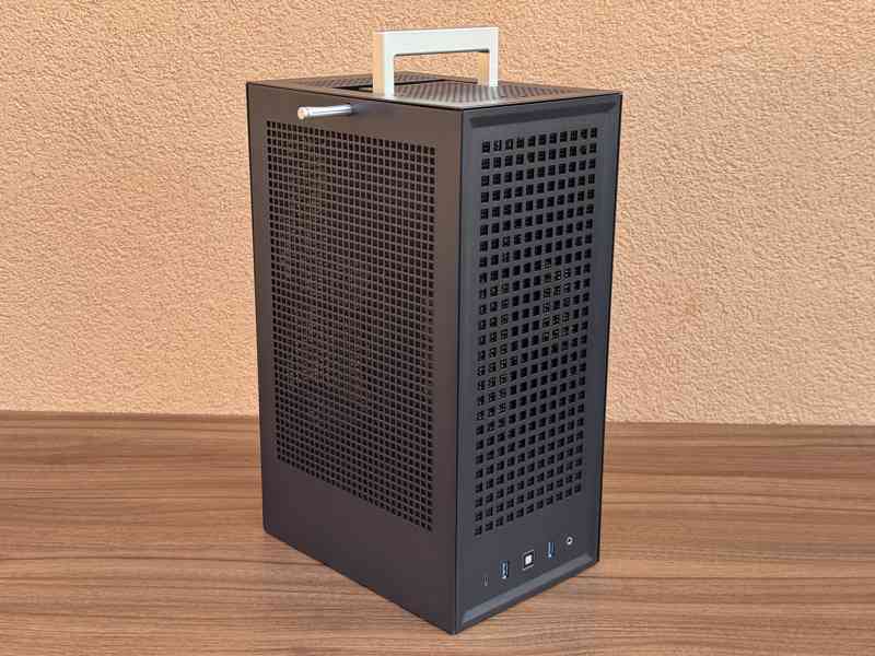 Počítačová skříň HYTE Revolt 3, v černé barvě - foto 19