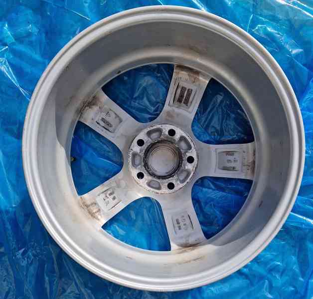 Alu kola Dezent 7Jx17H2 114.3mm ET48 - foto 8