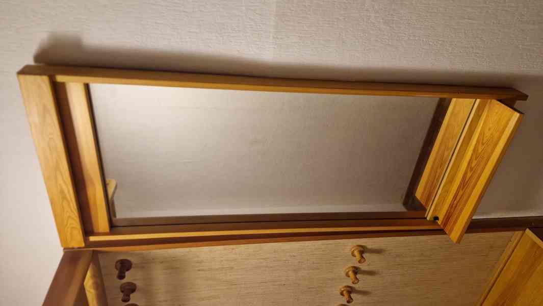 Předsíňová stěna se zrcadlem - foto 3