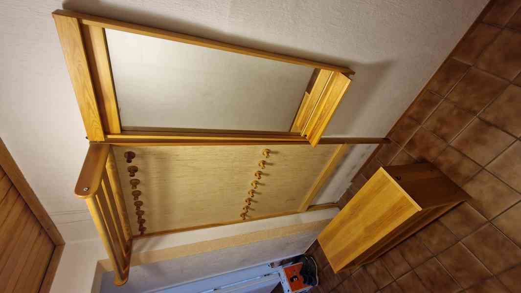 Předsíňová stěna se zrcadlem - foto 14