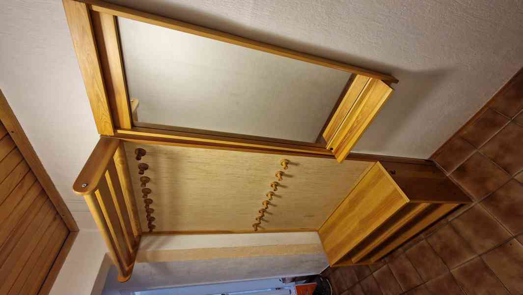 Předsíňová stěna se zrcadlem - foto 2