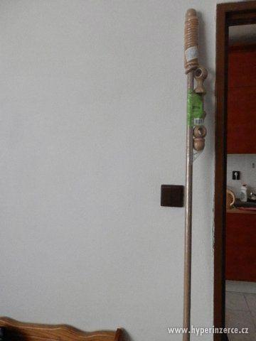 Dřevěná záclonová tyč - foto 2