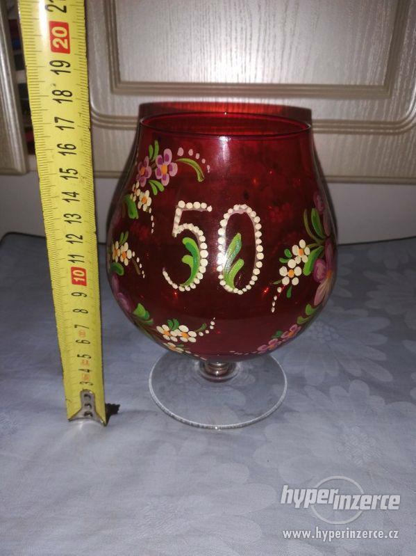 Velká červená sklenice s květinami 50 - foto 2