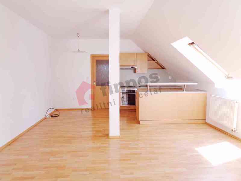 Pronájem bytu 2+kk 63 m² v Chlumci nad Cidlinou - foto 2